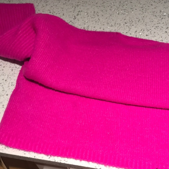 Super soft hot pink sweater - Picture 2 of 4